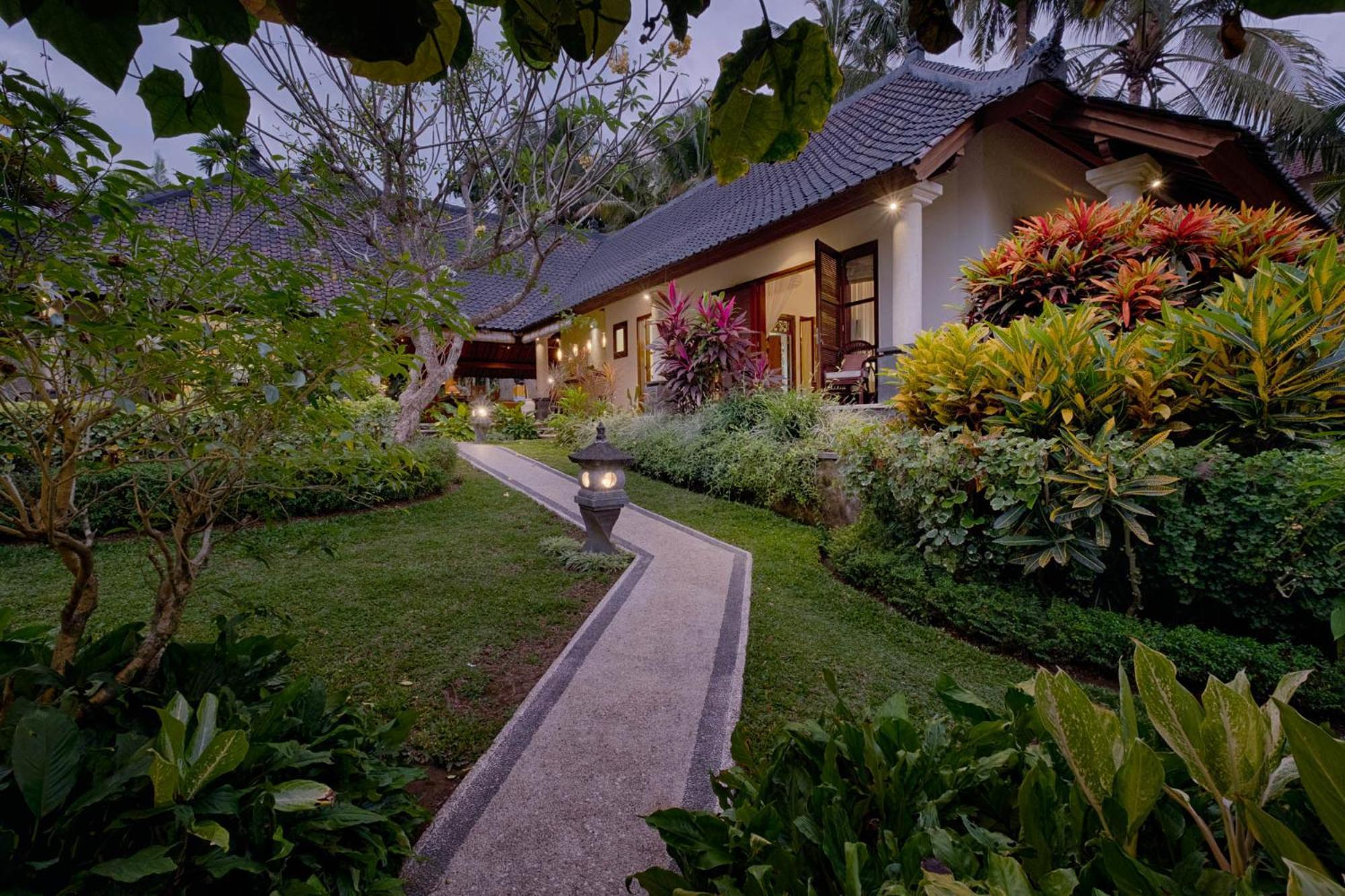 Kutus Kutus Saba Beach Villa Yogyakarta Kültér fotó